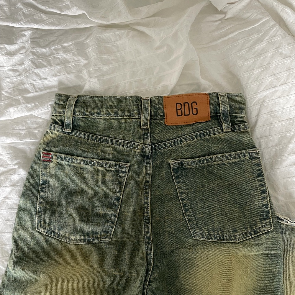 BDG ACID WASH DENIM JEANS